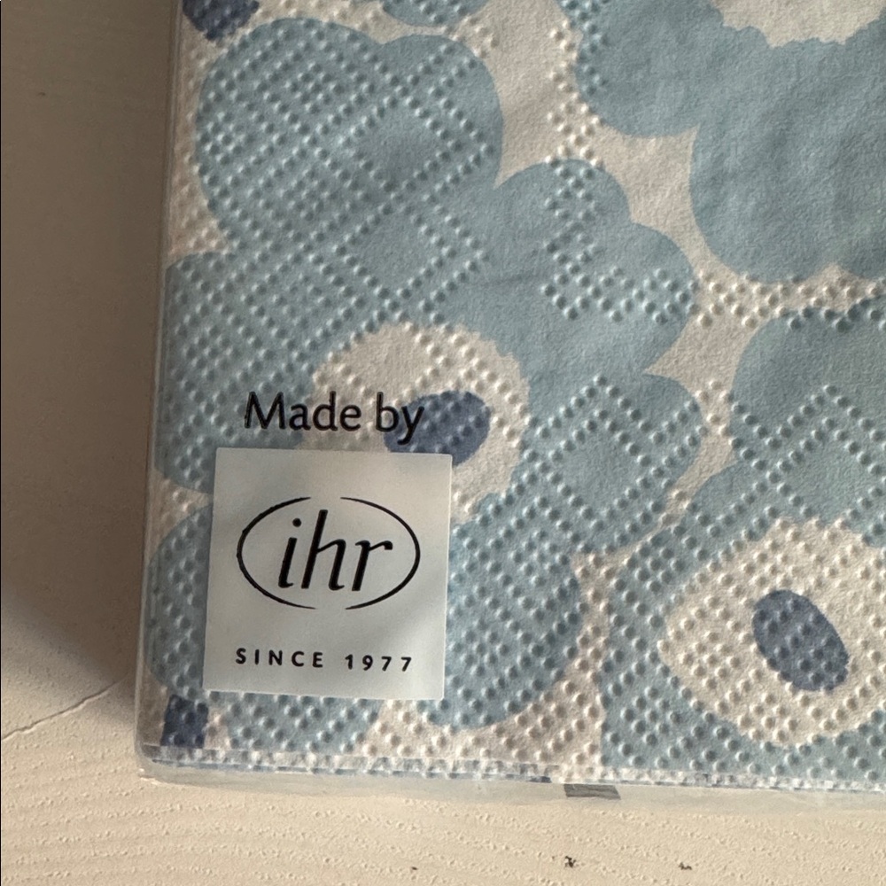 Marimekko Unikko Cream Linen and Mini Unikko Light Blue Dinner Napkins NIP - Picture 4 of 8